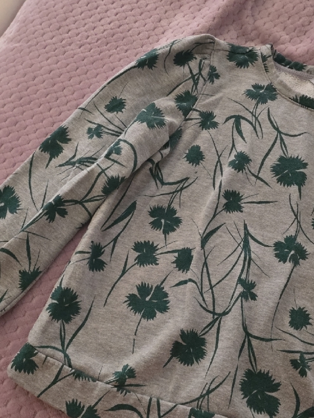 Liz Claiborne Gray Sweatshirt with Green Floral Print - Picture 4 of 9